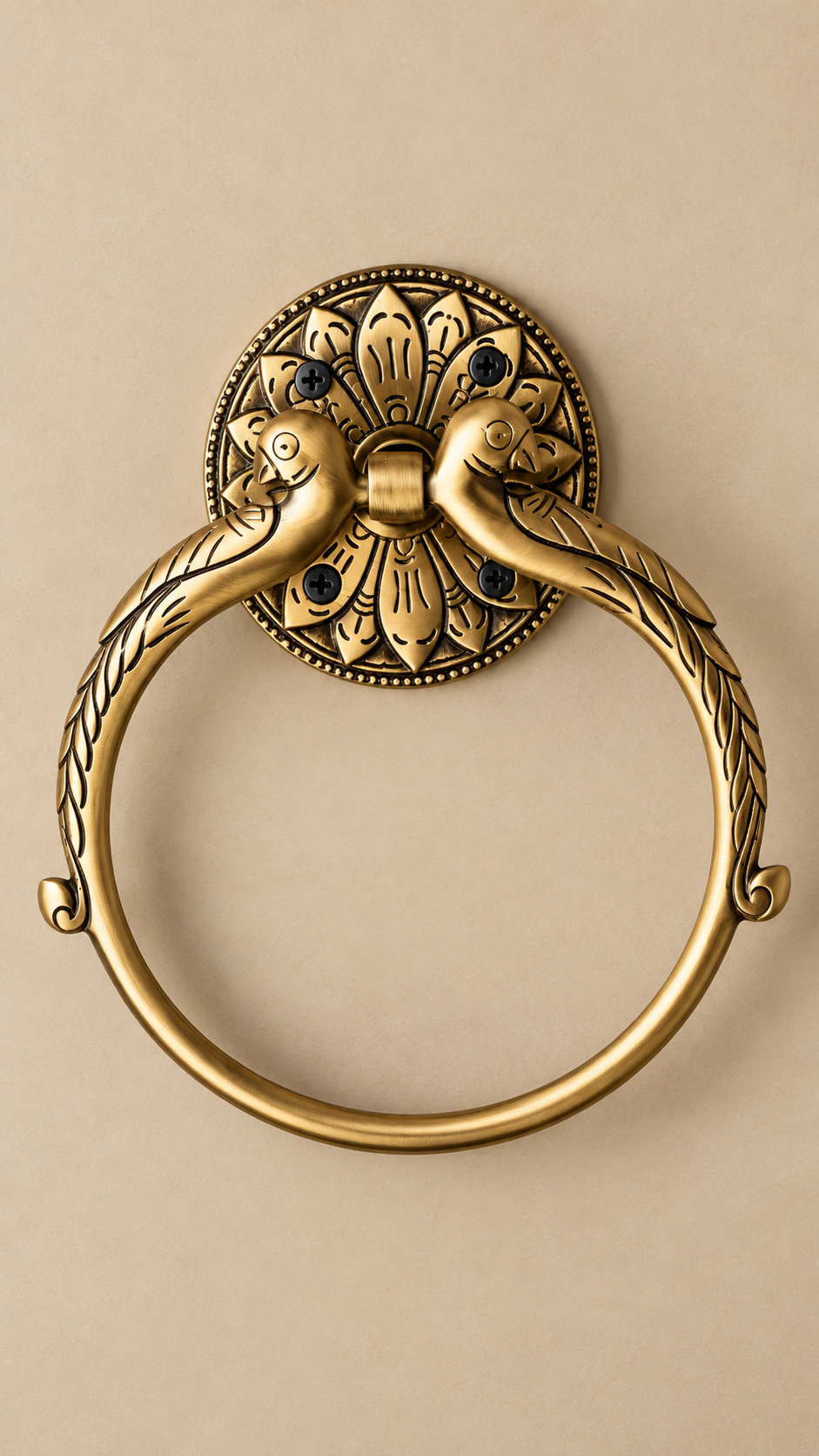 Portasciugamani ad anello in ottone a forma di uccello antico