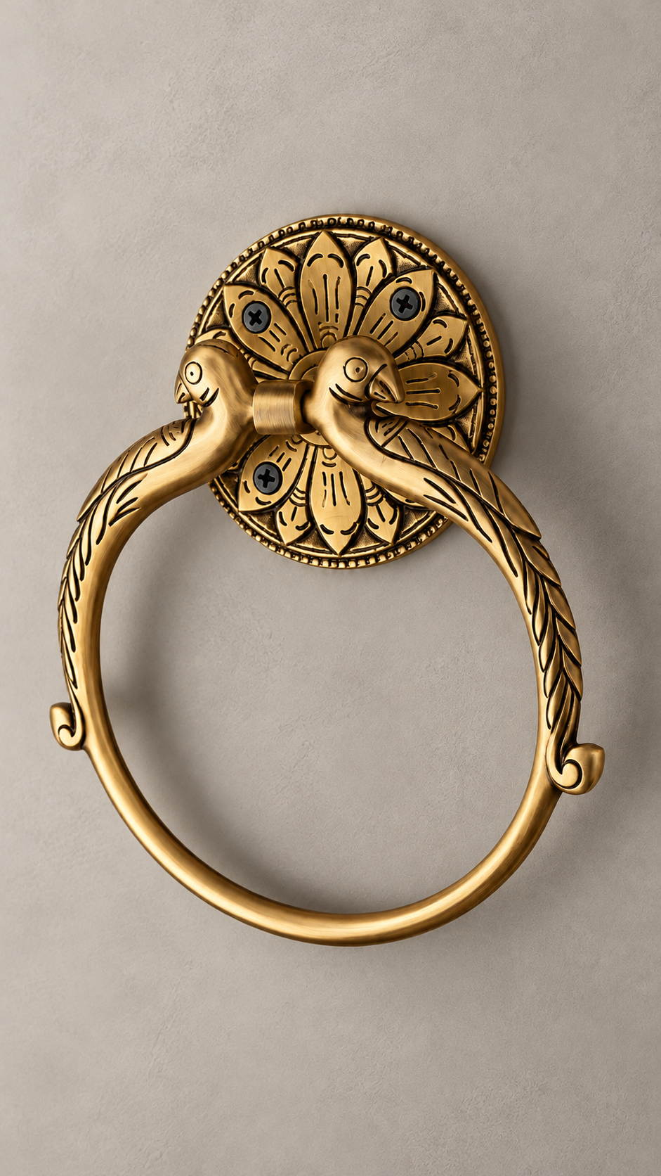 Portasciugamani ad anello in ottone a forma di uccello antico